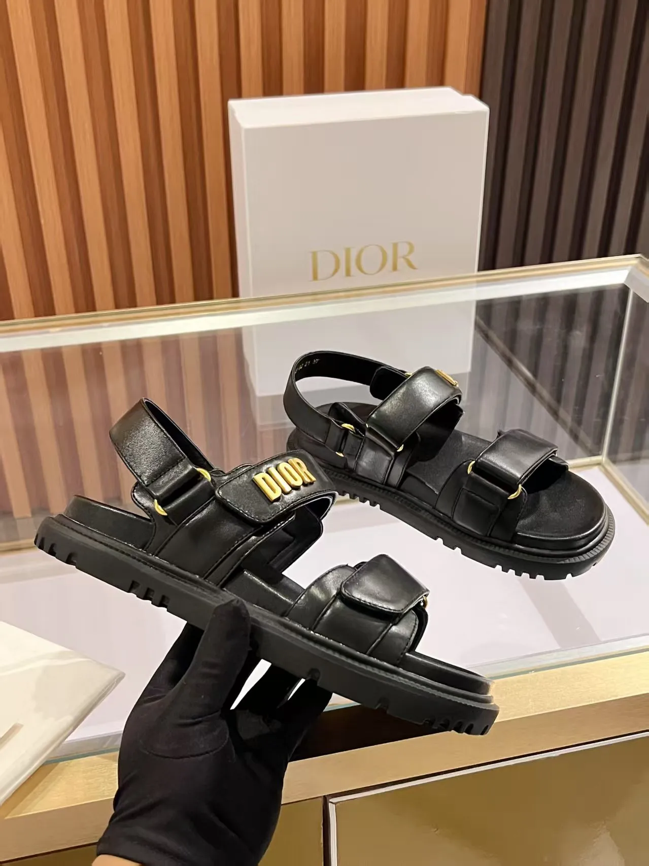 👟👟Ex-factory price 480👟👟 Dior classic popular sandals Step into the fashion territory of Dior slippers and encounter the ultimate fusion of elegance and comfort. The upper is engraved with the Christian Dior Paris logo using exquisite embroidery technology. The delicate stitching tells the brand's profound heritage and is fully recognizable.   Made of high-quality materials, it feels soft and fits your feet, as if it is a gentle care tailor-made for your feet. The sole is carefully designed and engraved with Christian Dior's lucky star symbol. It is not only a beautiful embellishment, but also provides reliable grip, making every step steady and secure.   It has a simple design and is easy to put on and take off. Whether it is a lazy weekend or a pleasant vacation, it can be easily adapted. Whether paired with casual shorts, casual jeans, or an elegant dress, Dior slippers can instantly enhance the overall style and show a casual fashion attitude.   Dior slippers, in the name of fashion, inject luxurious charm into your life and accompany you with every step you take with confidence and elegance. Material: Fine genuine cowhide upper, outsole, TPR, non-slip and wear-resistant, code number: 35-41 (42 customized)